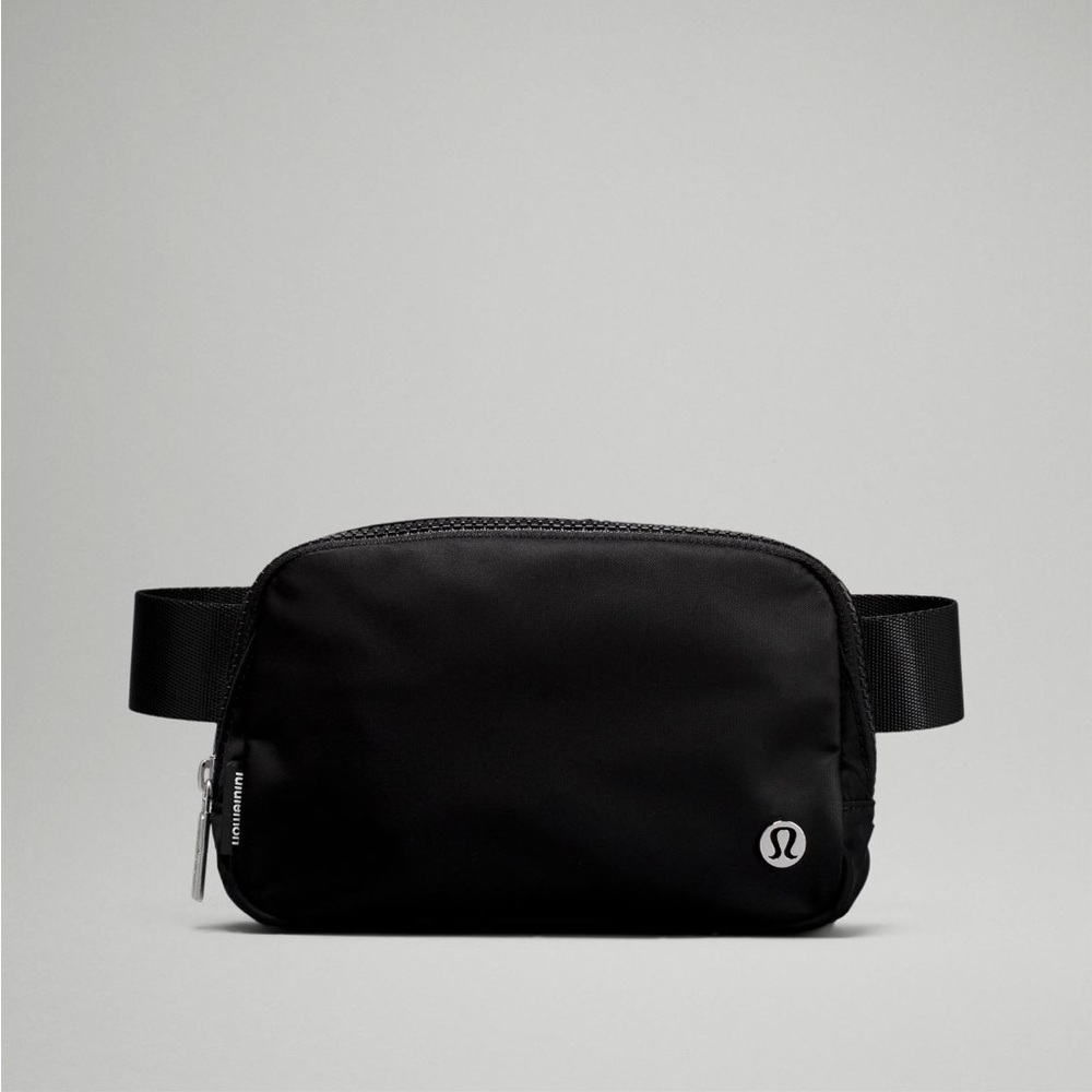 NWT Lululemon Everywhere Belt Bag - Black